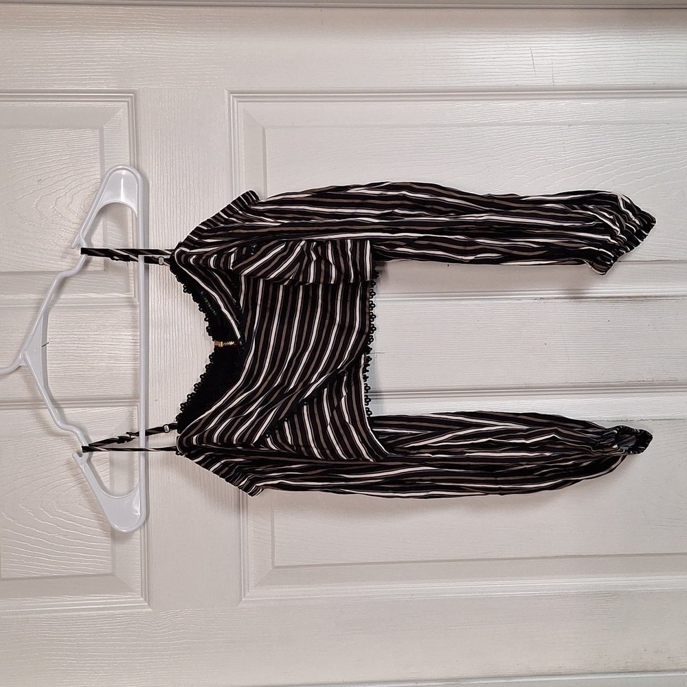 Olivaceous Cropped top Stripped Women Size small flowy arm New